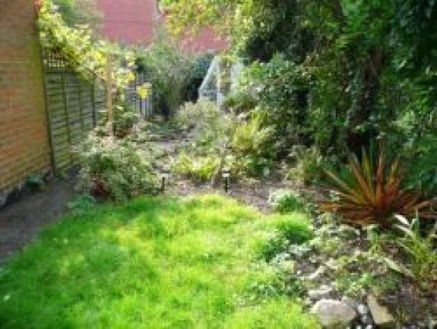 			Studio Apartment, 1 bath, 1 reception Flat			 Walm Lane, WILLESDEN GREEN NW2